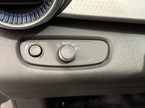 New 2026 Chevrolet Trax LT w/ LT Convenience Package FWD image 30