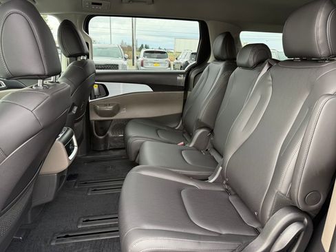 New 2026 Kia Carnival LXS image 17