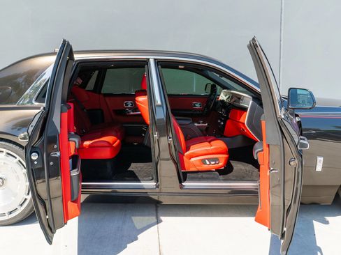 Used 2021 Rolls-Royce Phantom Sedan RWD image 62