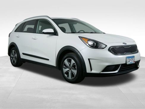 Certified 2019 Kia Niro LX image 2