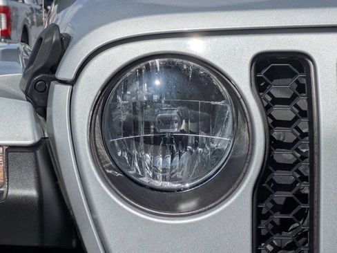 Used 2023 Jeep Gladiator Rubicon w/ Trailer Tow Package AWD/4WD image 9