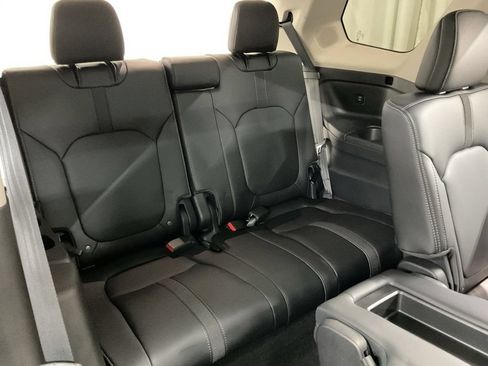 Certified 2025 Honda Pilot Touring image 29