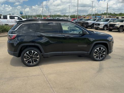 Used 2023 Jeep Compass Limited image 9