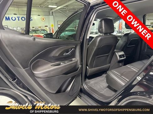 Used 2022 GMC Terrain SLT w/ Tech Package image 23