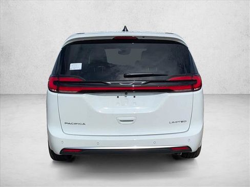 New 2027 Chrysler Pacifica Limited FWD image 5