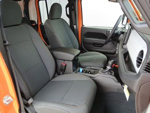 New 2025 Jeep Gladiator Sport image 33