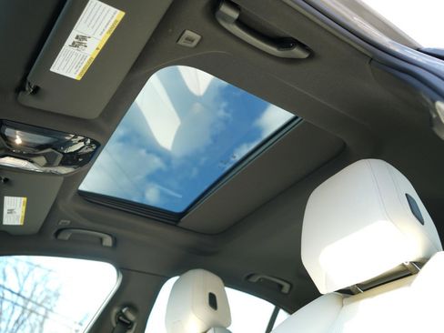 Used 2024 BMW 530i xDrive w/ Convenience Package image 21