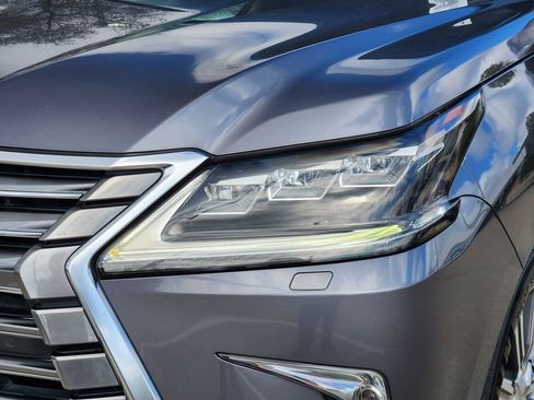 Used 2017 Lexus LX 570 4WD w/ Luxury Package image 9