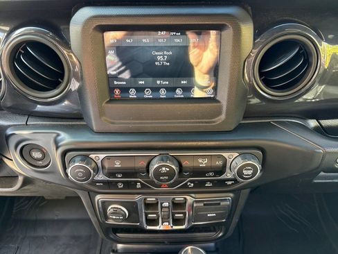 Used 2022 Jeep Wrangler Unlimited Sport image 24