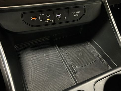 Used 2025 Kia Carnival EX FWD image 33