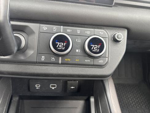 Used 2024 Land Rover Defender 110 X-Dynamic SE image 25