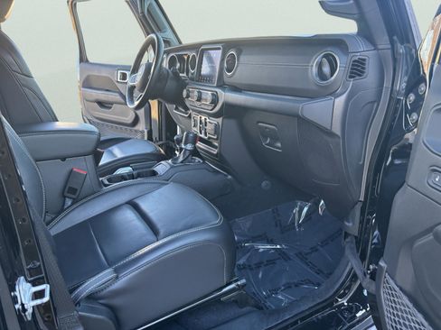 Used 2020 Jeep Gladiator Overland image 14
