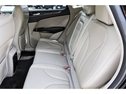 Used 2019 Lincoln MKC Reserve w/ MKC Technology Package FWD image 12