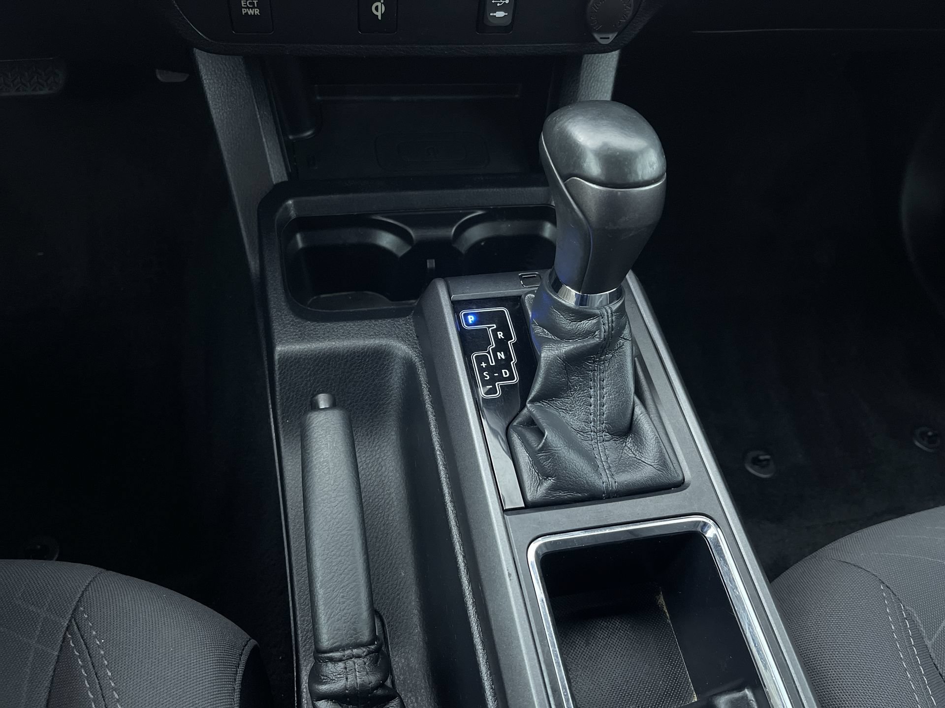 Used 2018 Toyota Tacoma TRD Sport AWD/4WD image 21