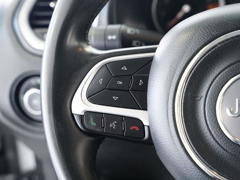 Used 2018 Jeep Renegade Latitude w/ UConnect 8.4 Nav Group image 15