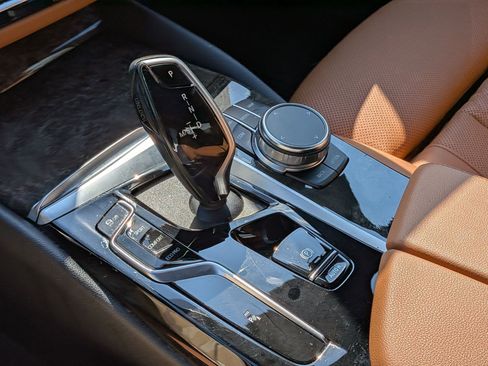 Used 2022 BMW 530i w/ Premium Package RWD image 28