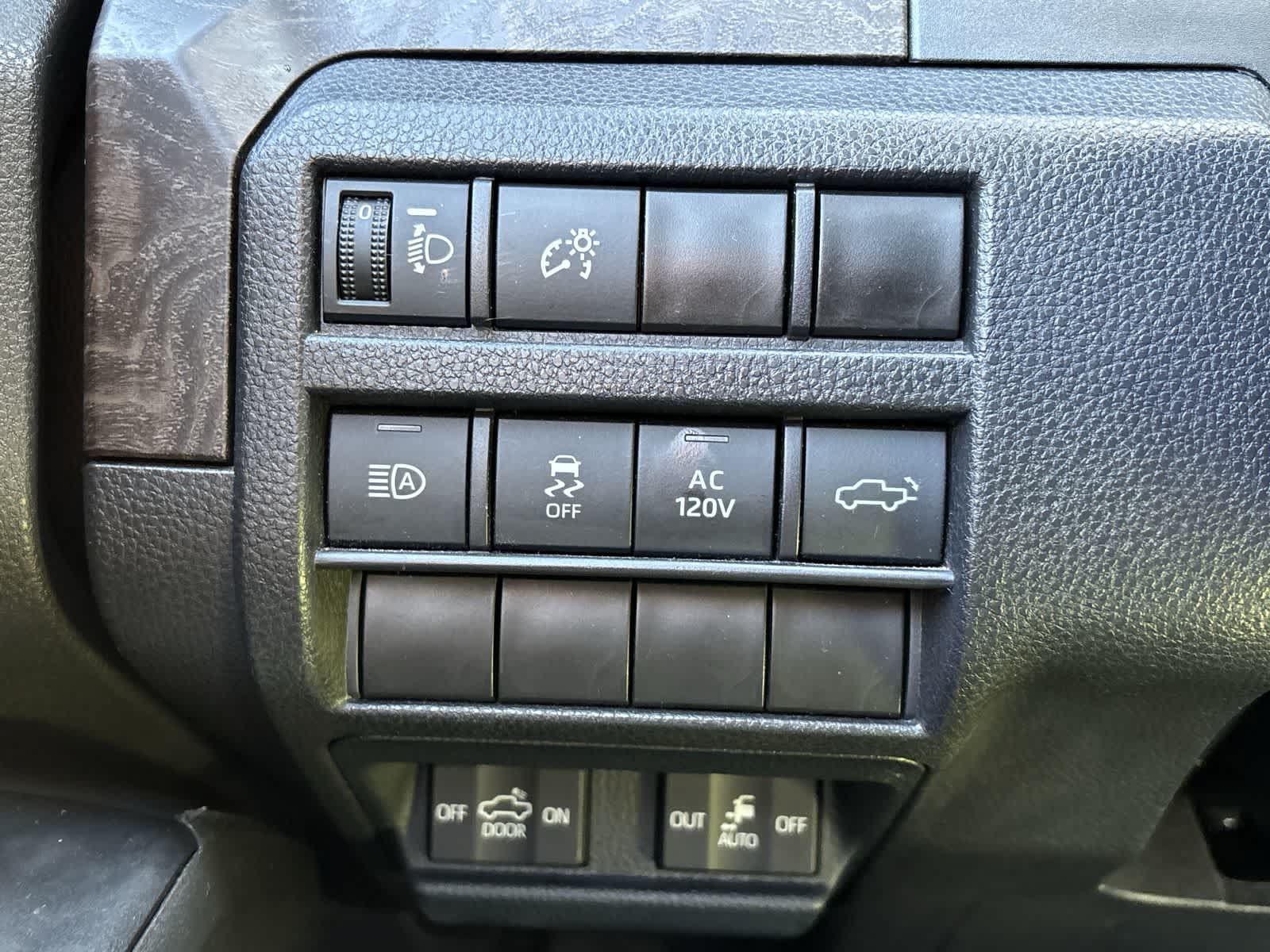 Used 2024 Toyota Tacoma Limited w/ Limited Package (LT) AWD/4WD image 8