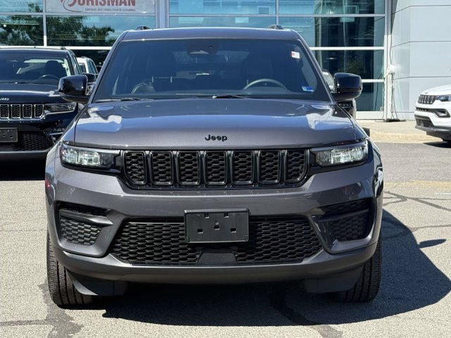 Used 2023 Jeep Grand Cherokee Altitude AWD/4WD image 7