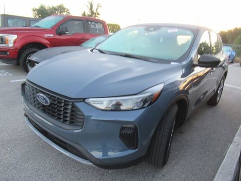 Used 2023 Ford Escape FWD image 3