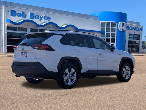 Used 2021 Toyota RAV4 XLE image 5