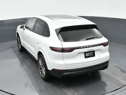 Certified 2023 Porsche Cayenne Platinum Edition image 28