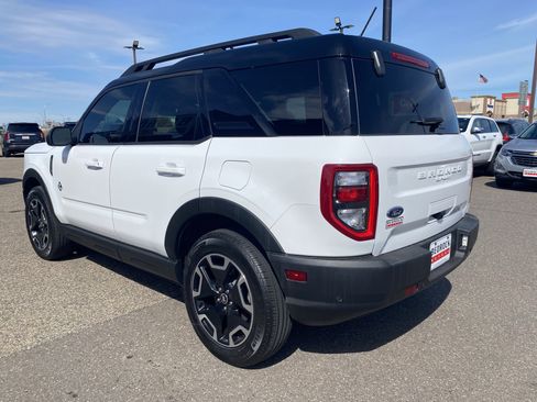 Used 2024 Ford Bronco Sport Outer Banks w/ Tech Package AWD/4WD image 2