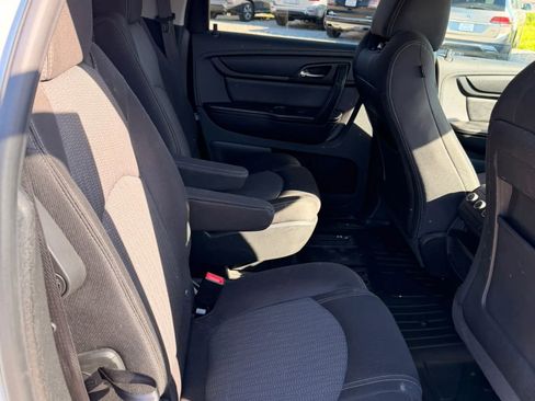 Used 2017 Chevrolet Traverse LT w/ Style and Technology Package FWD image 21