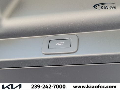 Used 2025 Land Rover Range Rover SE AWD/4WD image 12