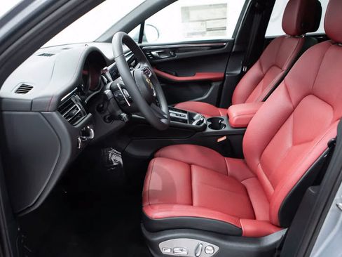 Certified 2026 Porsche Macan AWD/4WD image 23