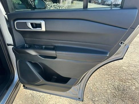 Used 2020 Ford Explorer XLT w/ Equipment Group 202A AWD/4WD image 17