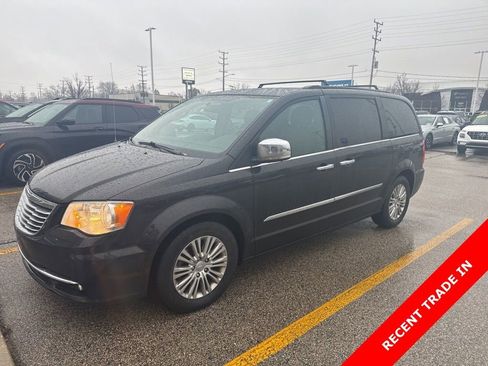 Used 2015 Chrysler Town & Country Touring-L w/ Driver Convenience Group image 1