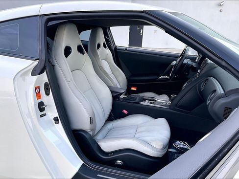 Used 2010 Nissan GT-R Premium AWD/4WD image 8