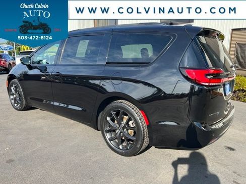 Used 2025 Chrysler Pacifica Limited FWD image 9