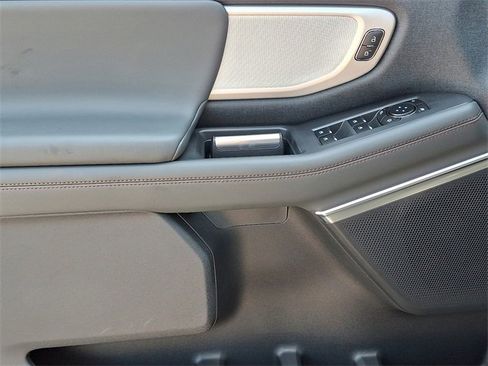 New 2025 Ford Expedition Active image 8