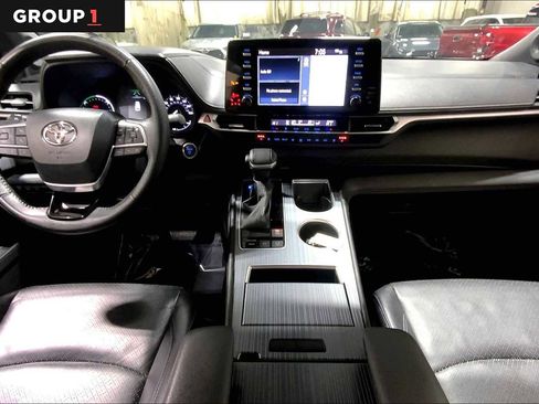 Used 2023 Toyota Sienna XSE image 15