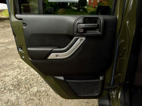 Used 2015 Jeep Wrangler Unlimited Sahara w/ Connectivity Group AWD/4WD image 23