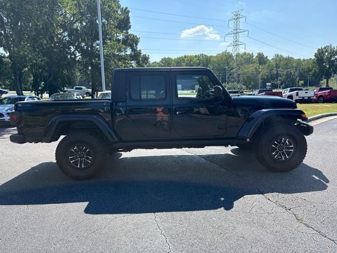 Used 2022 Jeep Gladiator Sport AWD/4WD image 6