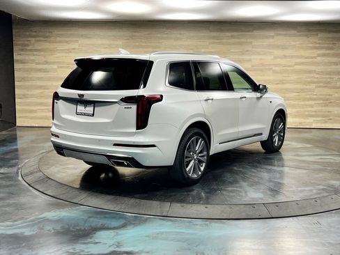 Used 2025 Cadillac XT6 Premium Luxury FWD image 15