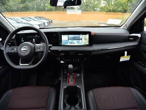 New 2025 Nissan Kicks SR image 8