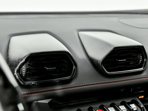 Used 2021 Lamborghini Huracan EVO image 34