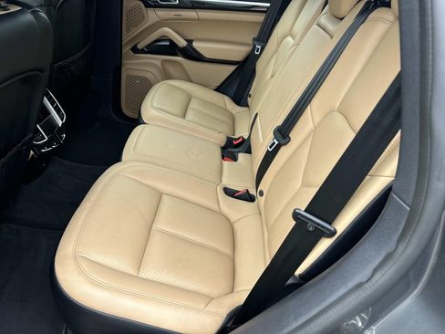Used 2018 Porsche Cayenne S w/ Premium Package Plus AWD/4WD image 23