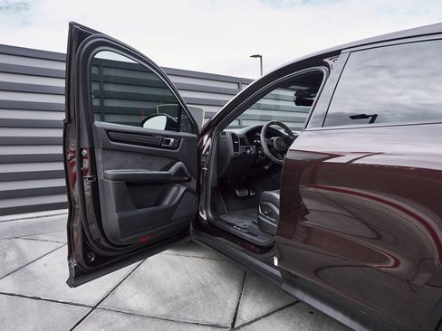 Used 2022 Porsche Cayenne Turbo GT image 29