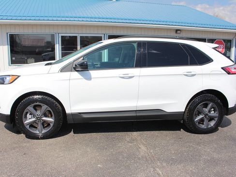 Used 2023 Ford Edge SEL w/ Sport Appearance Package image 3