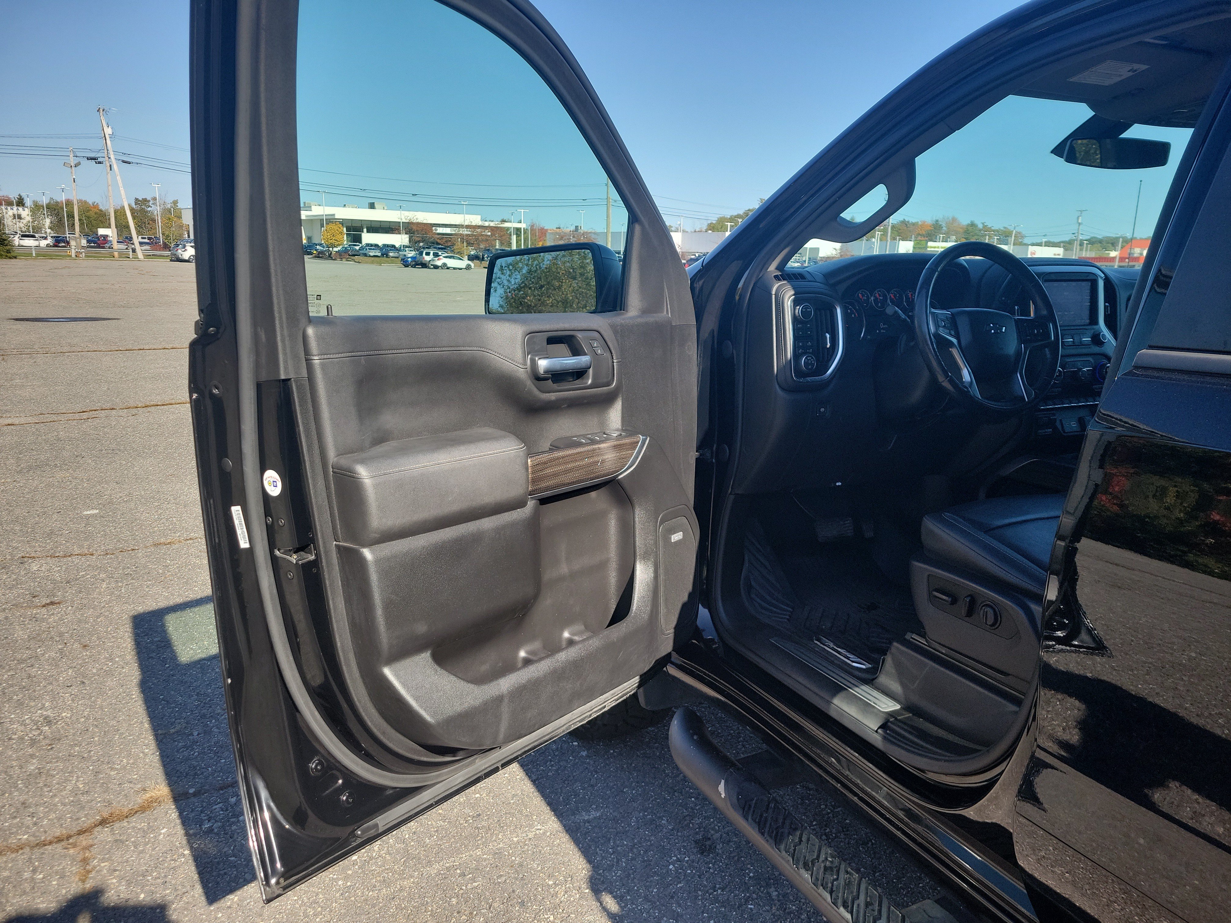 Used 2021 Chevrolet Silverado 1500 LT Trail Boss w/ Convenience Package II AWD/4WD image 15