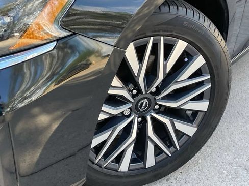 Used 2024 Nissan Altima 2.5 SV FWD image 9
