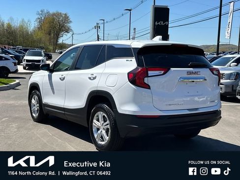 Used 2024 GMC Terrain SLE AWD/4WD image 2