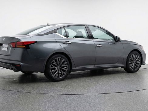 Used 2025 Nissan Altima 2.5 SV image 6