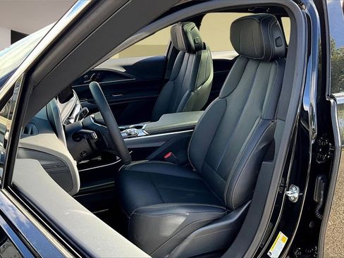 New 2025 Cadillac Lyriq Luxury image 9