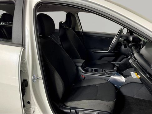 New 2026 Kia K4 LXS FWD image 18