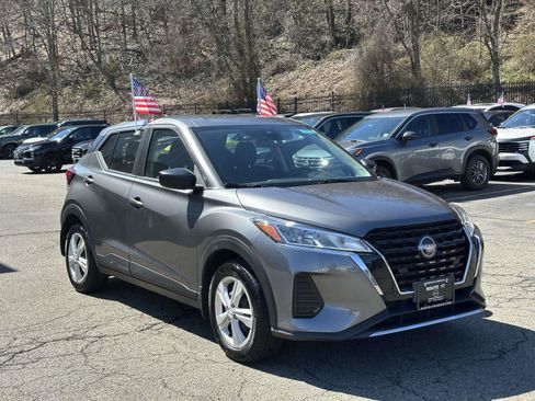 Used 2023 Nissan Kicks S image 1